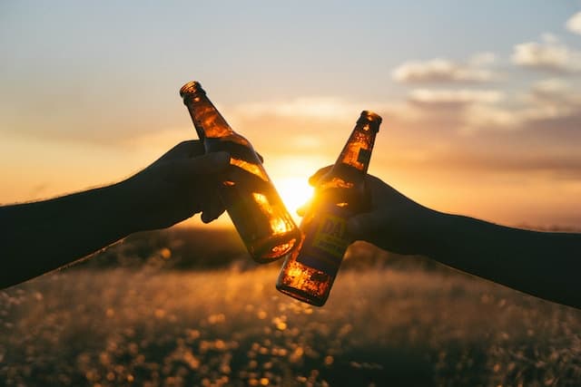 Pięć nieznanych faktów i mity na temat alkoholizmu i mity na temat alkoholu