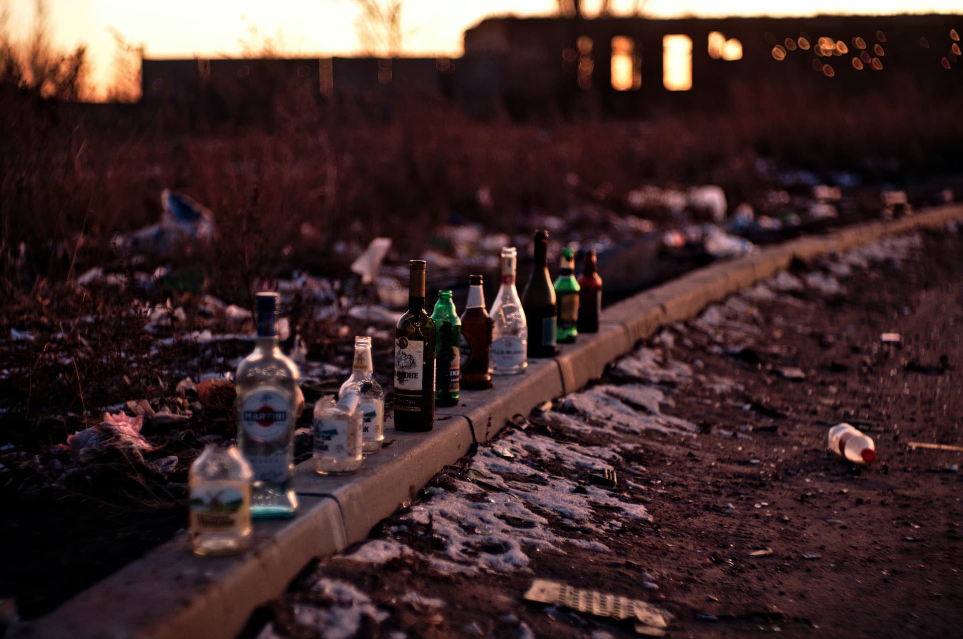 Zatrucie Alkoholem – Zatrucie alkoholowe: Objawy, Pierwsza Pomoc i Domowe Sposoby Leczenia